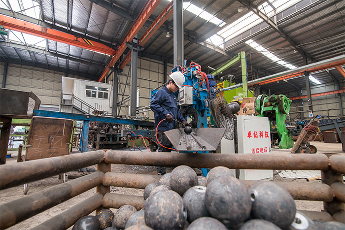 枣庄网架配件-螺栓球加工车间